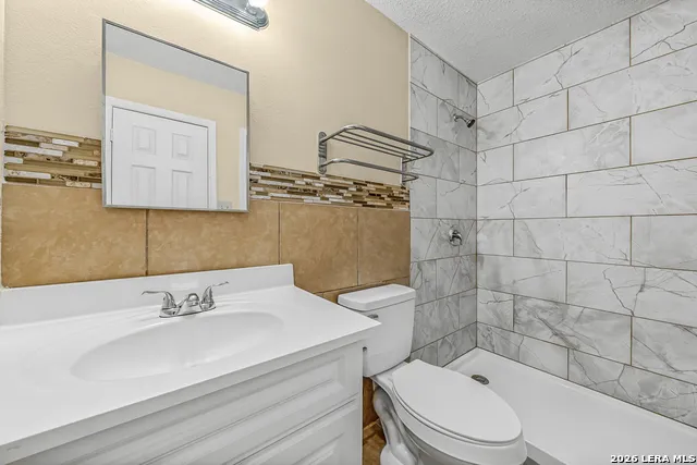 8015 CHESTNUT GATE DR Converse, TX 78109