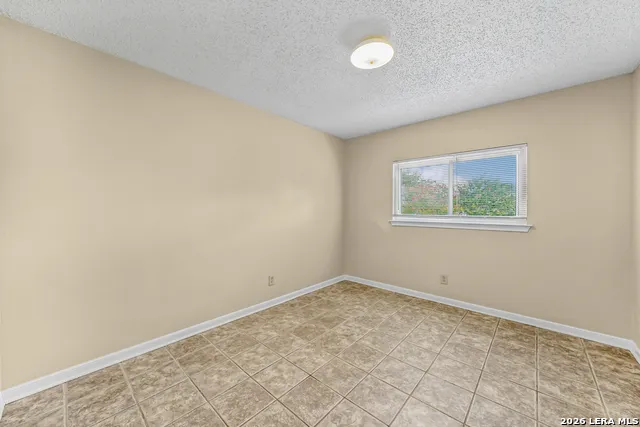 8015 CHESTNUT GATE DR Converse, TX 78109