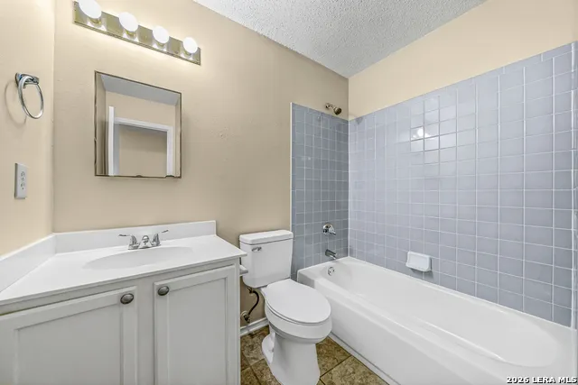 8015 CHESTNUT GATE DR Converse, TX 78109