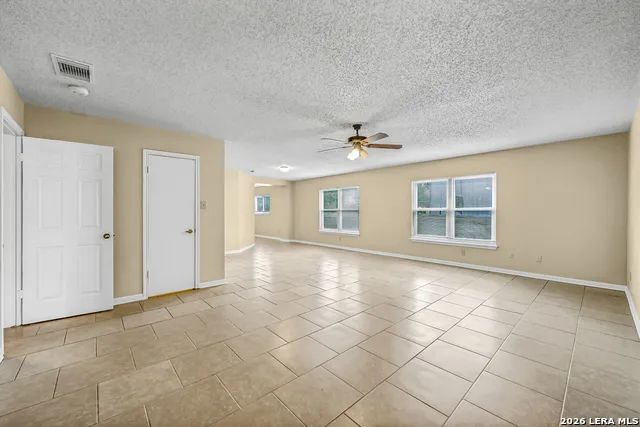 8015 CHESTNUT GATE DR Converse, TX 78109