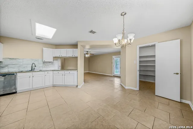 8015 CHESTNUT GATE DR Converse, TX 78109