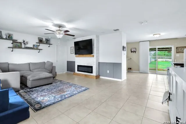20051 SENIOR RD Von Ormy, TX 78073