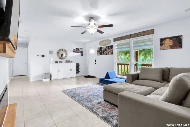 20051 SENIOR RD Von Ormy, TX 78073