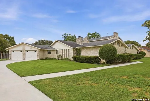 1633 WILLOW CREEK RD Seguin, TX 78155