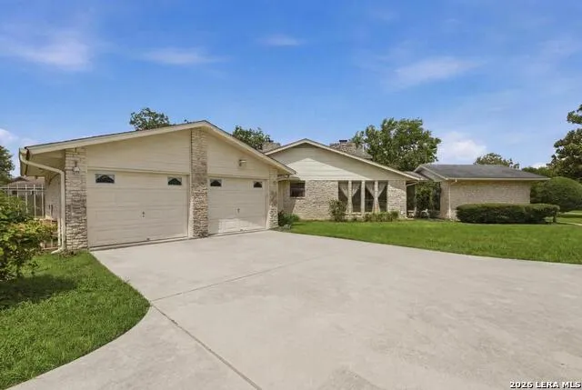 1633 WILLOW CREEK RD Seguin, TX 78155