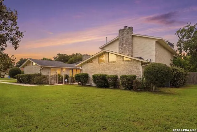 1633 WILLOW CREEK RD Seguin, TX 78155
