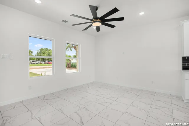 15242 Oak St Lytle, TX 78052