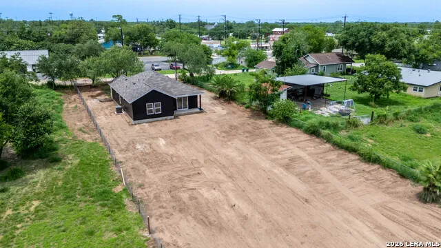 15242 Oak St Lytle, TX 78052