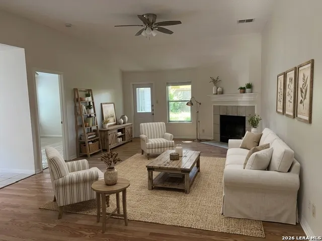 206 STONE CREEK DR Boerne, TX 78006