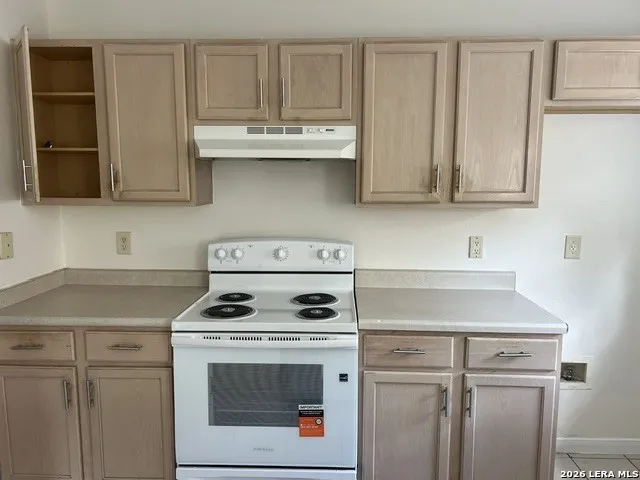 206 STONE CREEK DR Boerne, TX 78006