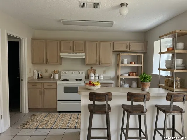 206 STONE CREEK DR Boerne, TX 78006