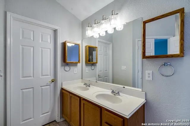 8951 Audubon Park Converse, TX 78109