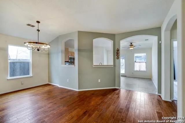 8951 Audubon Park Converse, TX 78109