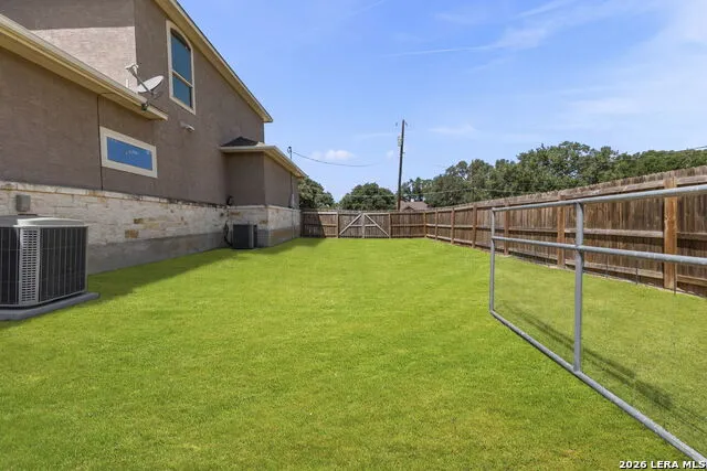 7606 Triple Leaf China Grove, TX 78263