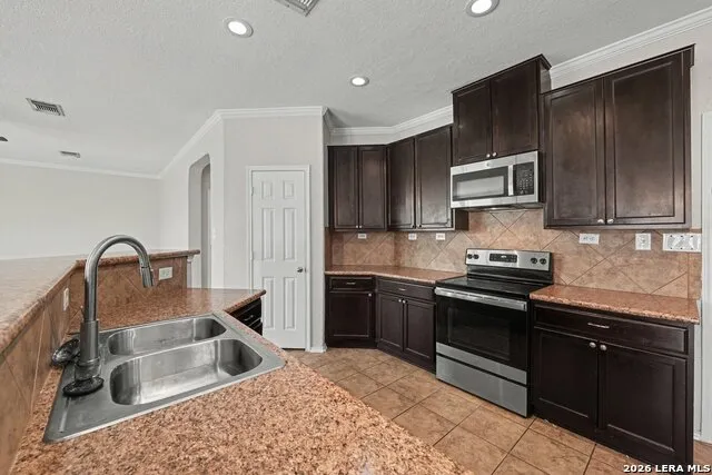6124 Fred Couples Schertz, TX 78108