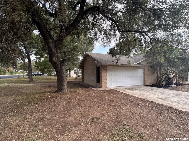 217 ELMWOOD DR Seguin, TX 78155