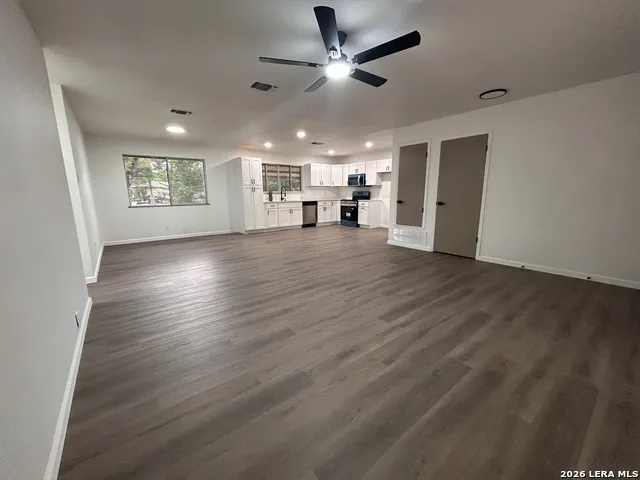 217 ELMWOOD DR Seguin, TX 78155