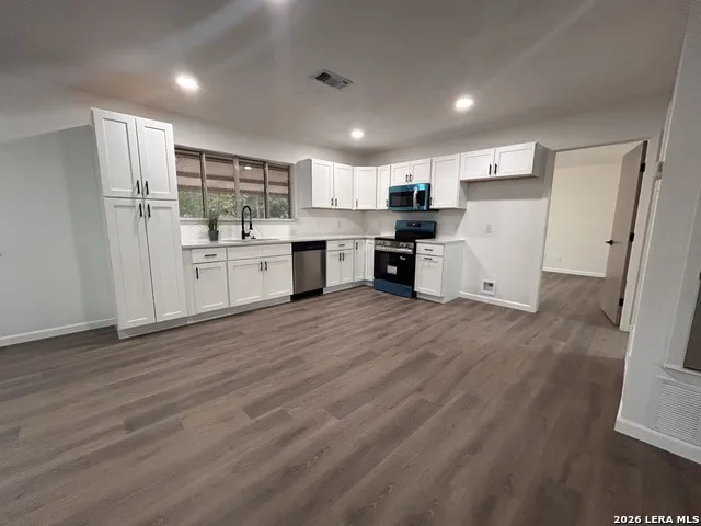 217 ELMWOOD DR Seguin, TX 78155