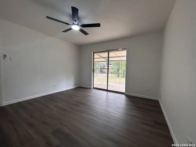 217 ELMWOOD DR Seguin, TX 78155