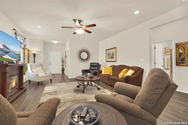 124 LAUREL GRACE LN New Braunfels, TX 78130