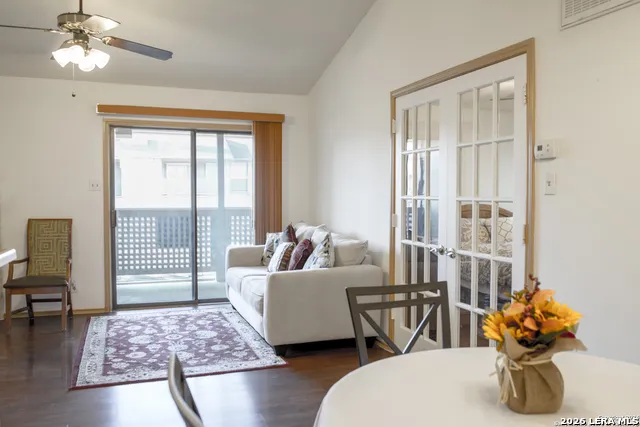 12446 Star crest #404 San Antonio, TX 78216