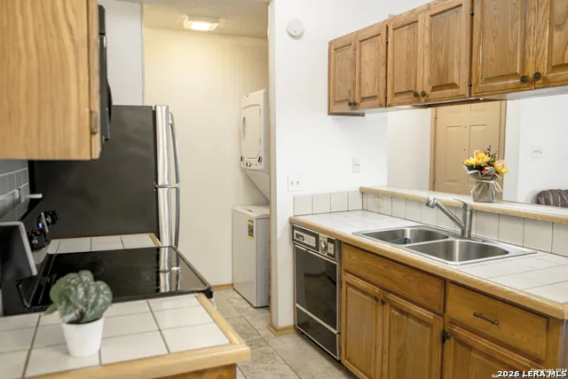 12446 Star crest #404 San Antonio, TX 78216