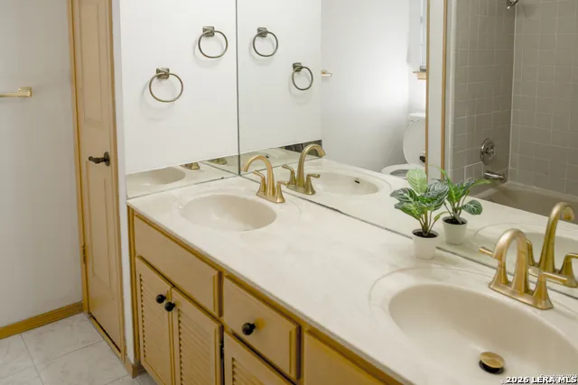 12446 Star crest #404 San Antonio, TX 78216