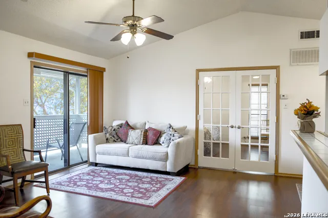 12446 Star crest #404 San Antonio, TX 78216
