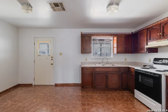 121 Falcon Blvd Eagle Pass, TX 78852