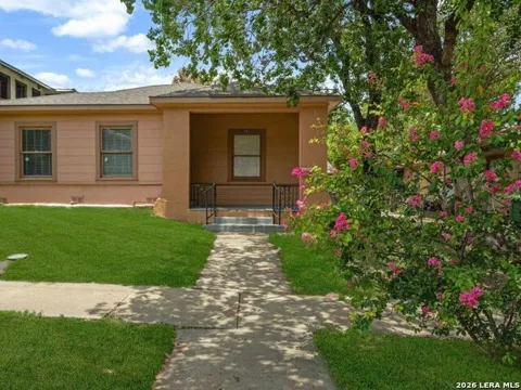 1023 W French Pl