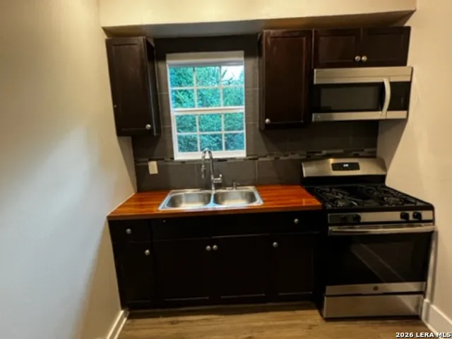 827 W ROSEWOOD AVE San Antonio, TX 78212