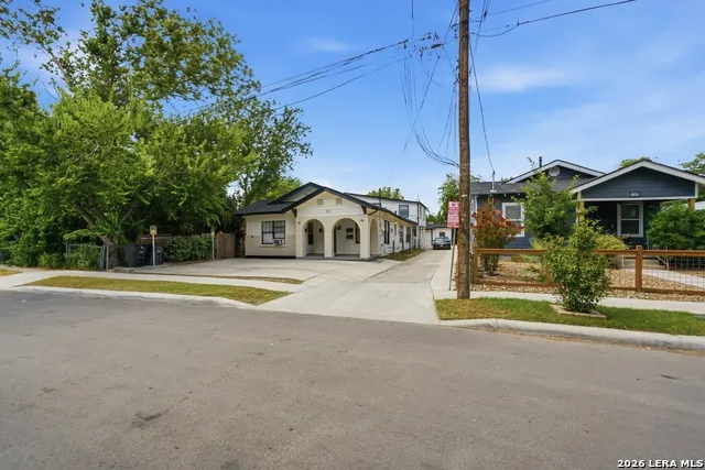 827 W ROSEWOOD AVE San Antonio, TX 78212