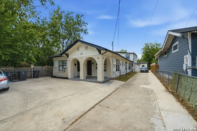 827 W ROSEWOOD AVE San Antonio, TX 78212