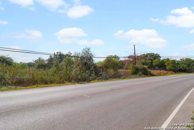 3810 New Mathis Elmendorf, TX 78112
