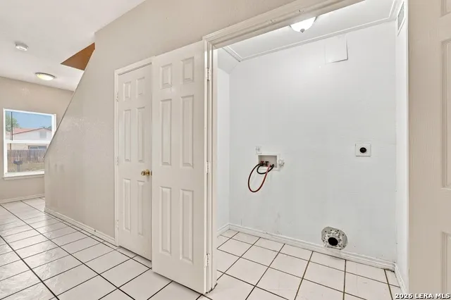 4614 SWANN LN San Antonio, TX 78219