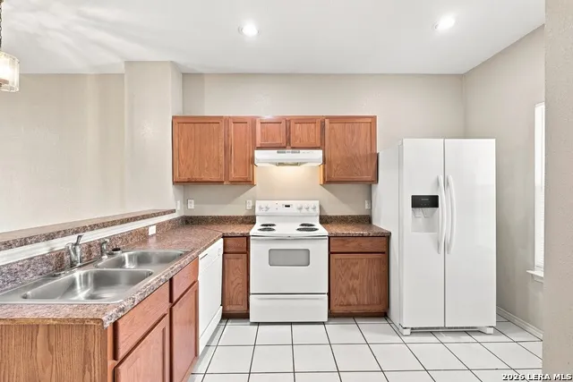 4614 SWANN LN San Antonio, TX 78219