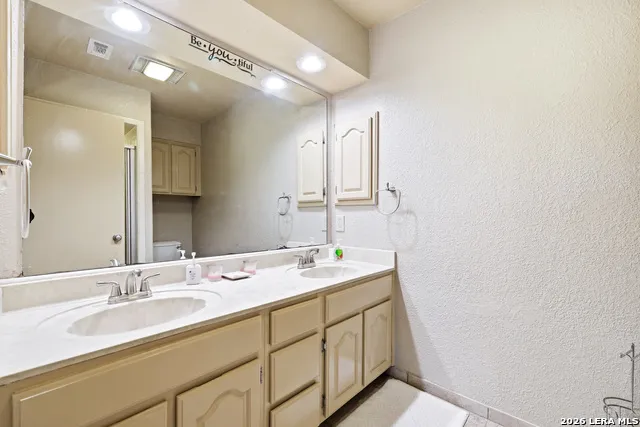 421 Watts Unit UNIT B5 Canyon Lake, TX 78133