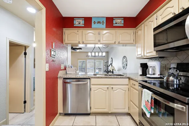 421 Watts Unit UNIT B5 Canyon Lake, TX 78133