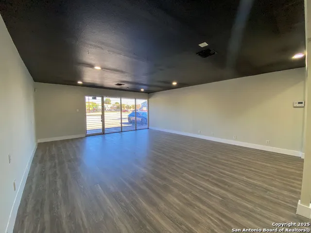 133 BANDERA RD San Antonio, TX 78228