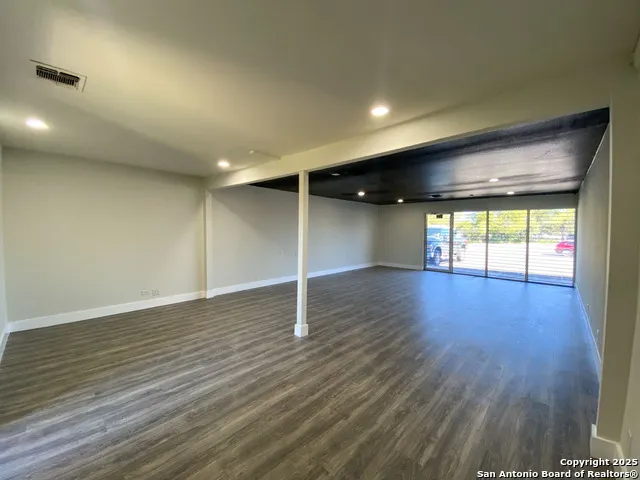 133 BANDERA RD San Antonio, TX 78228
