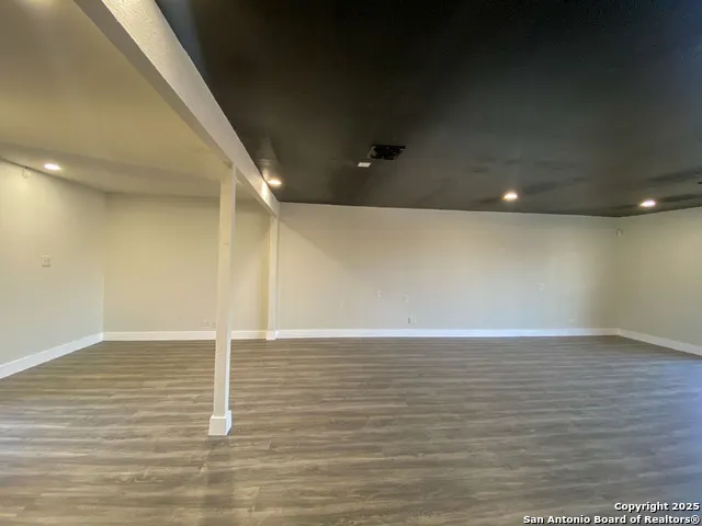 133 BANDERA RD San Antonio, TX 78228