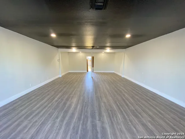 133 BANDERA RD San Antonio, TX 78228