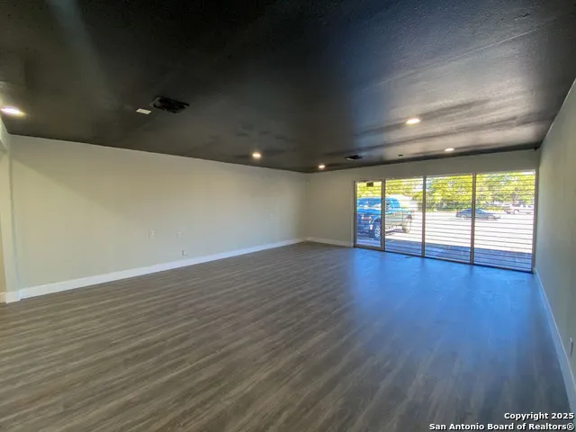 133 BANDERA RD San Antonio, TX 78228