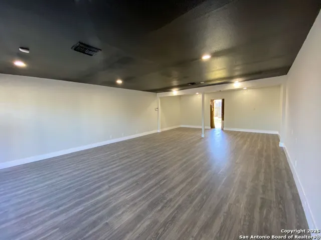 133 BANDERA RD San Antonio, TX 78228
