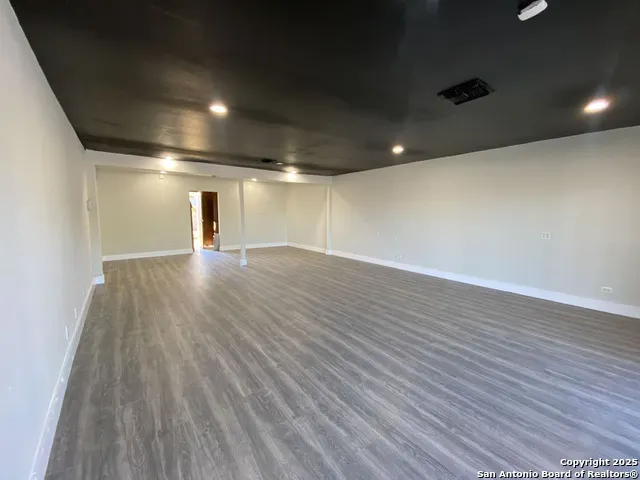 133 BANDERA RD San Antonio, TX 78228