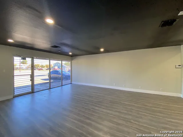 133 BANDERA RD San Antonio, TX 78228