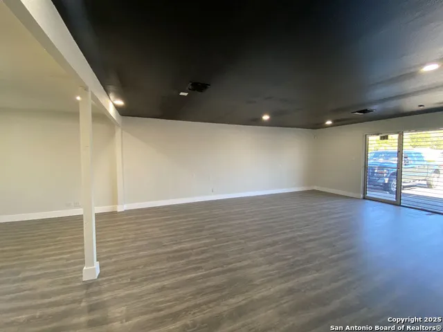 133 BANDERA RD San Antonio, TX 78228