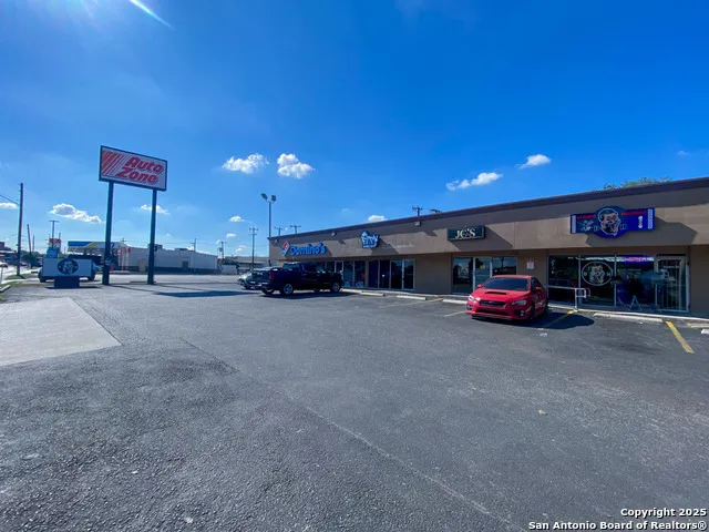 133 BANDERA RD San Antonio, TX 78228