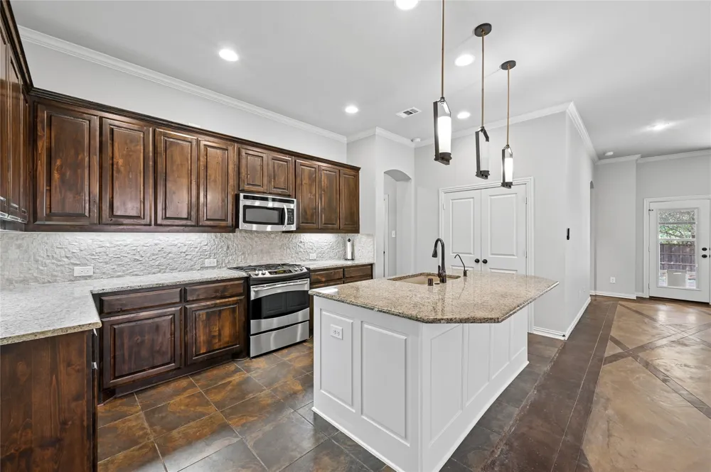 6918 Belteau Lane Dallas, TX 75227