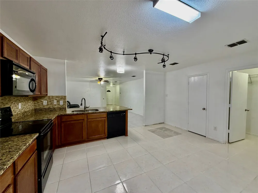 8107 Stowe Springs Lane Arlington, TX 76002